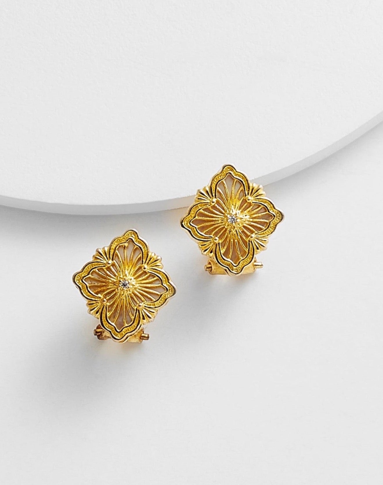 CAROLINA Button Earring